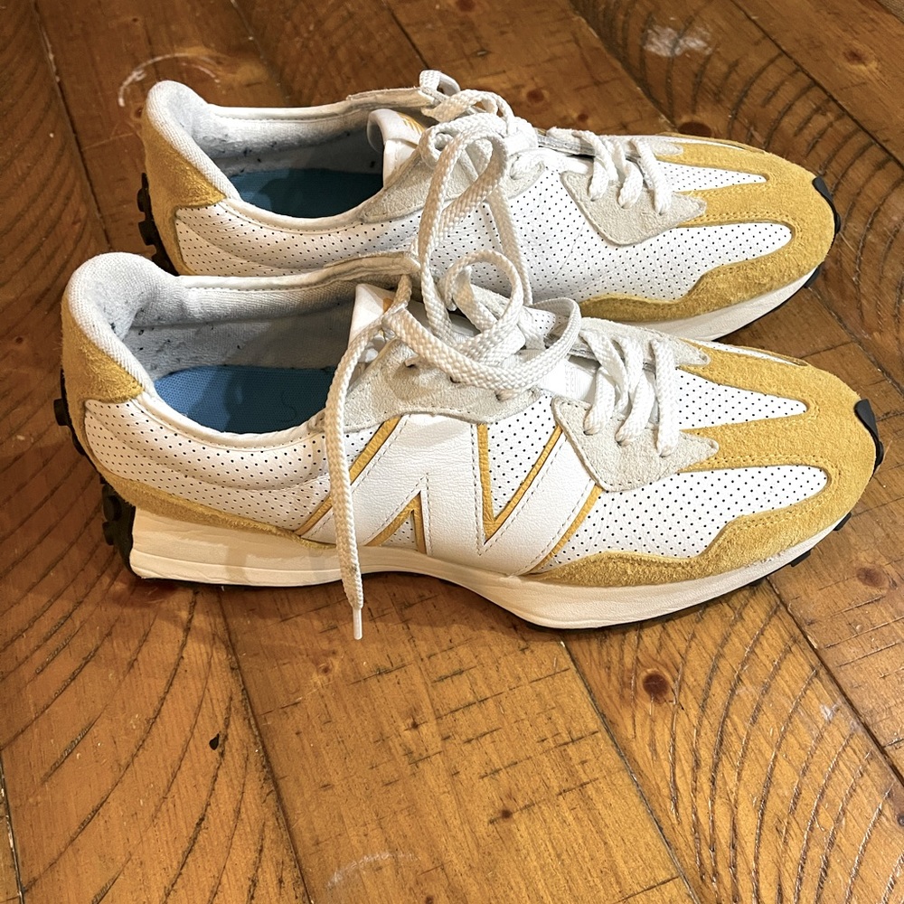 New Balance 327 in Yellow and white.